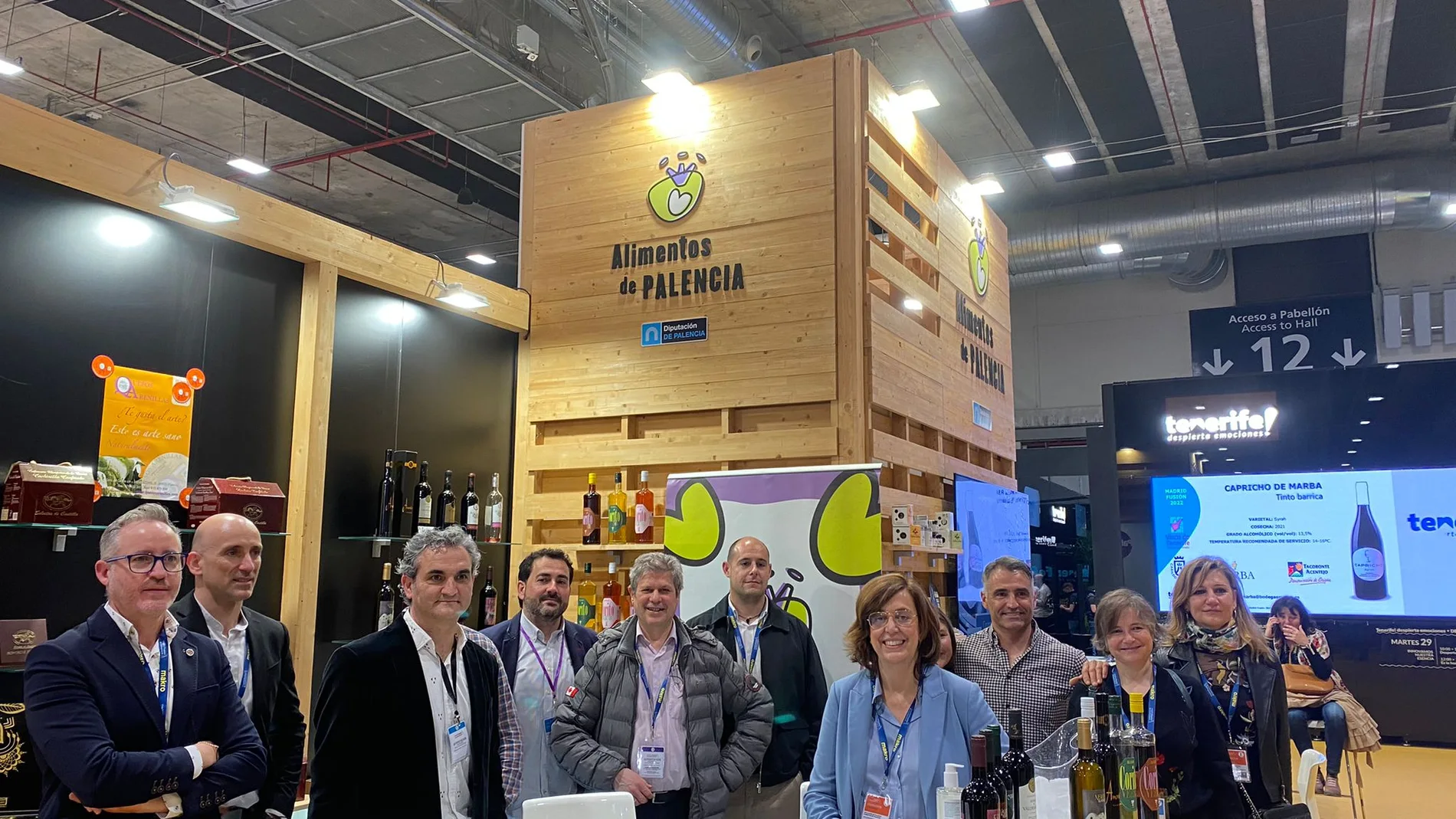 Ángeles Armisén con los representantes de empresas palentinas presentes en Madrid Fusión