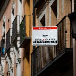Cartel de "En venta" en una vivienda en Madrid