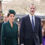  Los Reyes destacan “el sentido de deber” y el “legado” de Isabel II