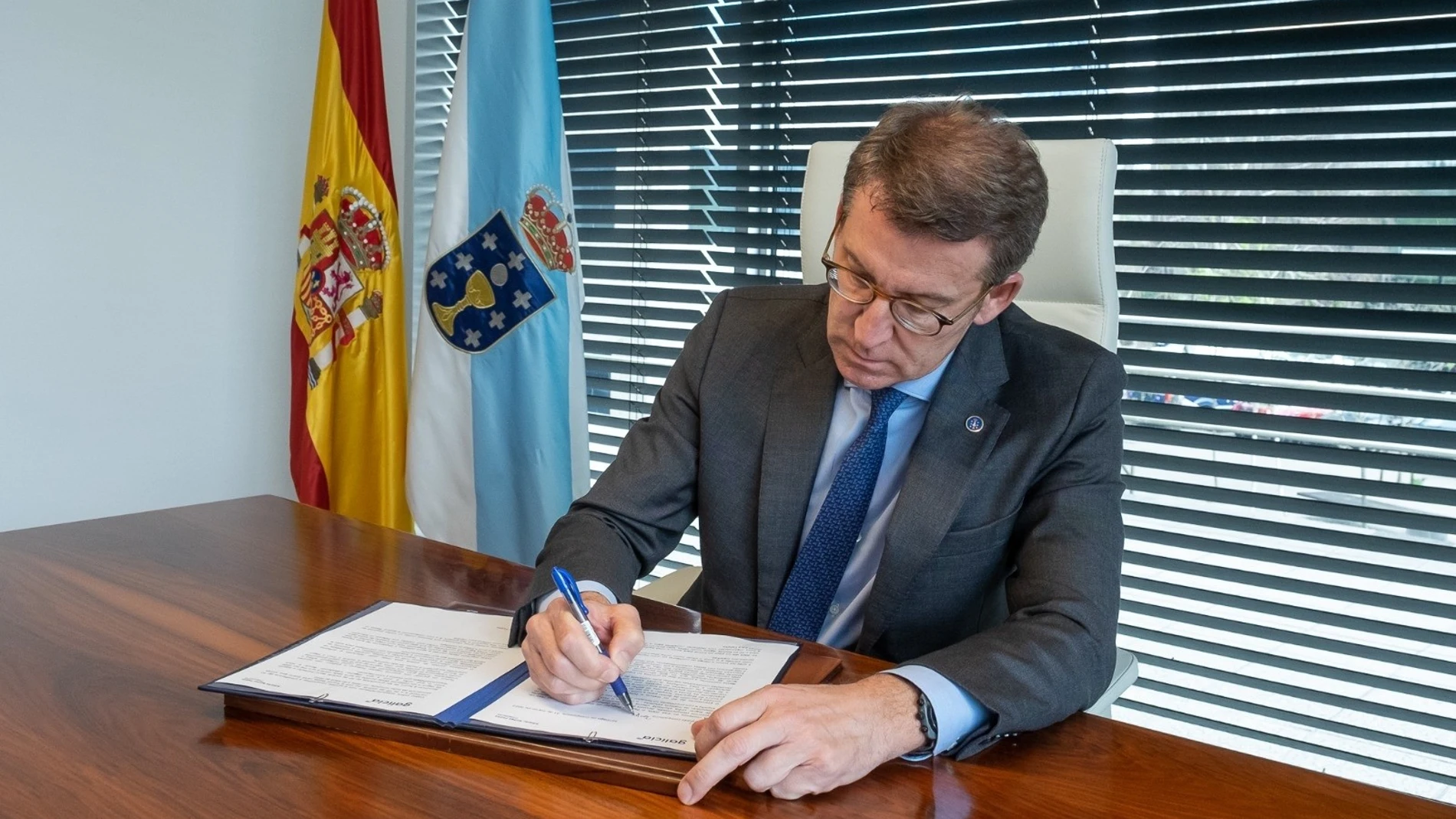«Renuncio al honor de presidir el PP de Galicia»