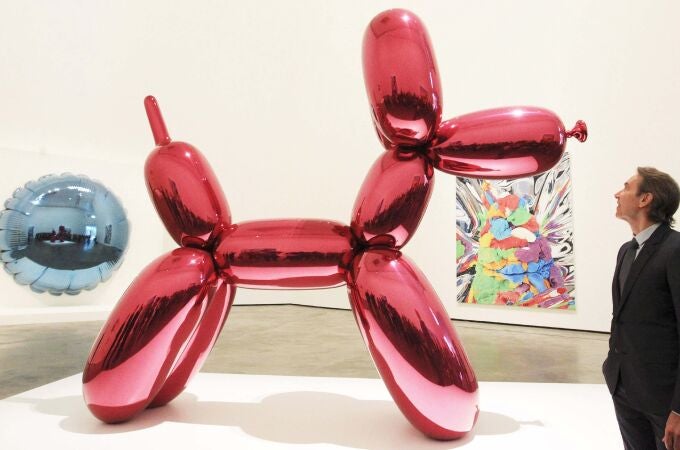 «Balloon dog» es una de las obras más representativas de Jeff Koons, escultor y pintor estadounidense que responde al arte conceptual y pop