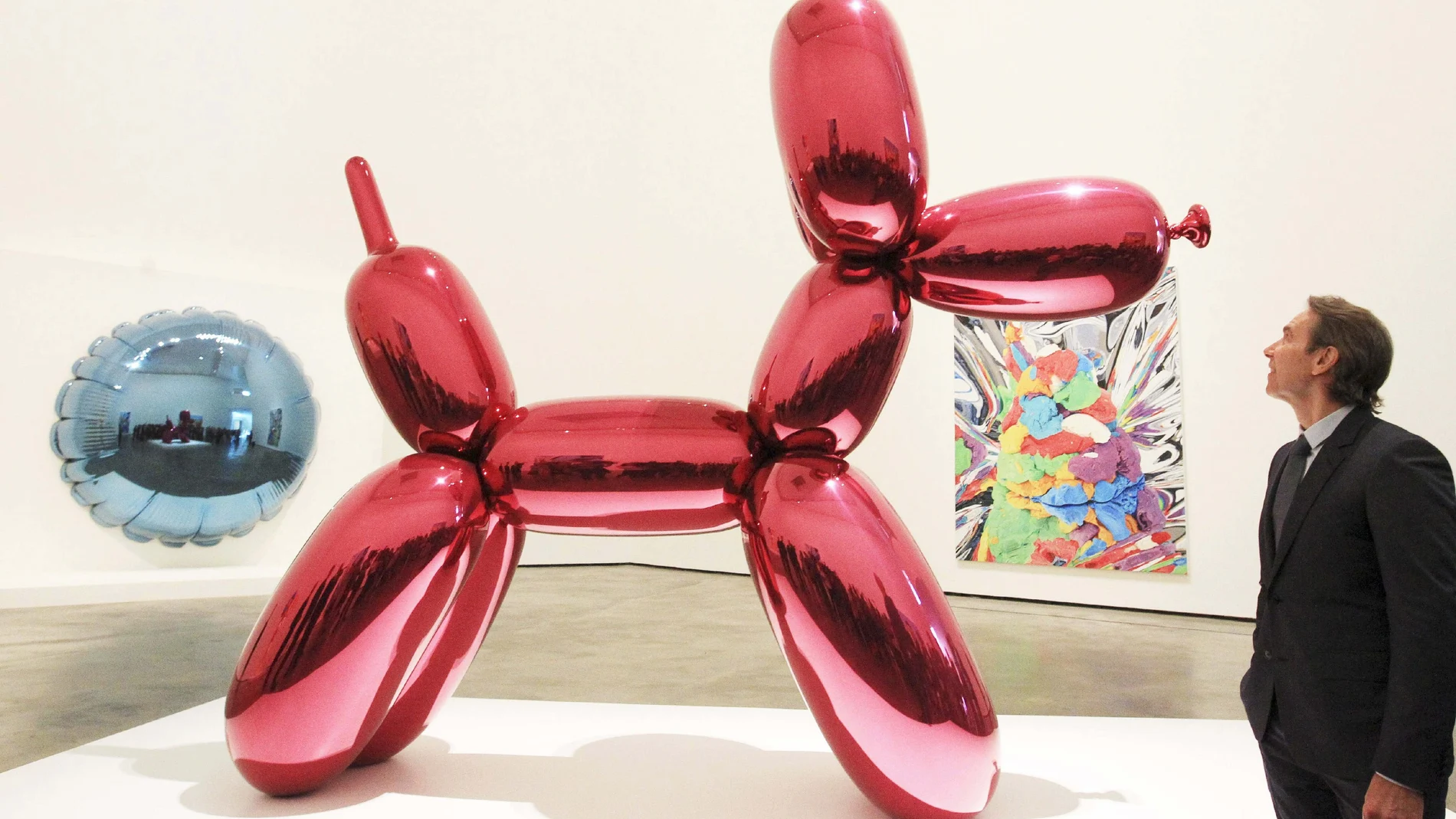 «Balloon dog» es una de las obras más representativas de Jeff Koons, escultor y pintor estadounidense que responde al arte conceptual y pop