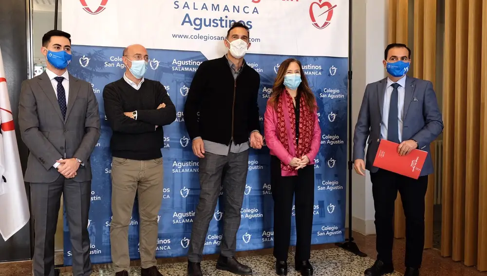 Diálogo 'Memoria, dignidad y justicia' con la presencia del vicepresidente de la Fundación Villacisneros, Carlos Urquijo Valdivielso y la adjunta primera al defensor del pueblo, María Teresa Jiménez - Becerril Barrio