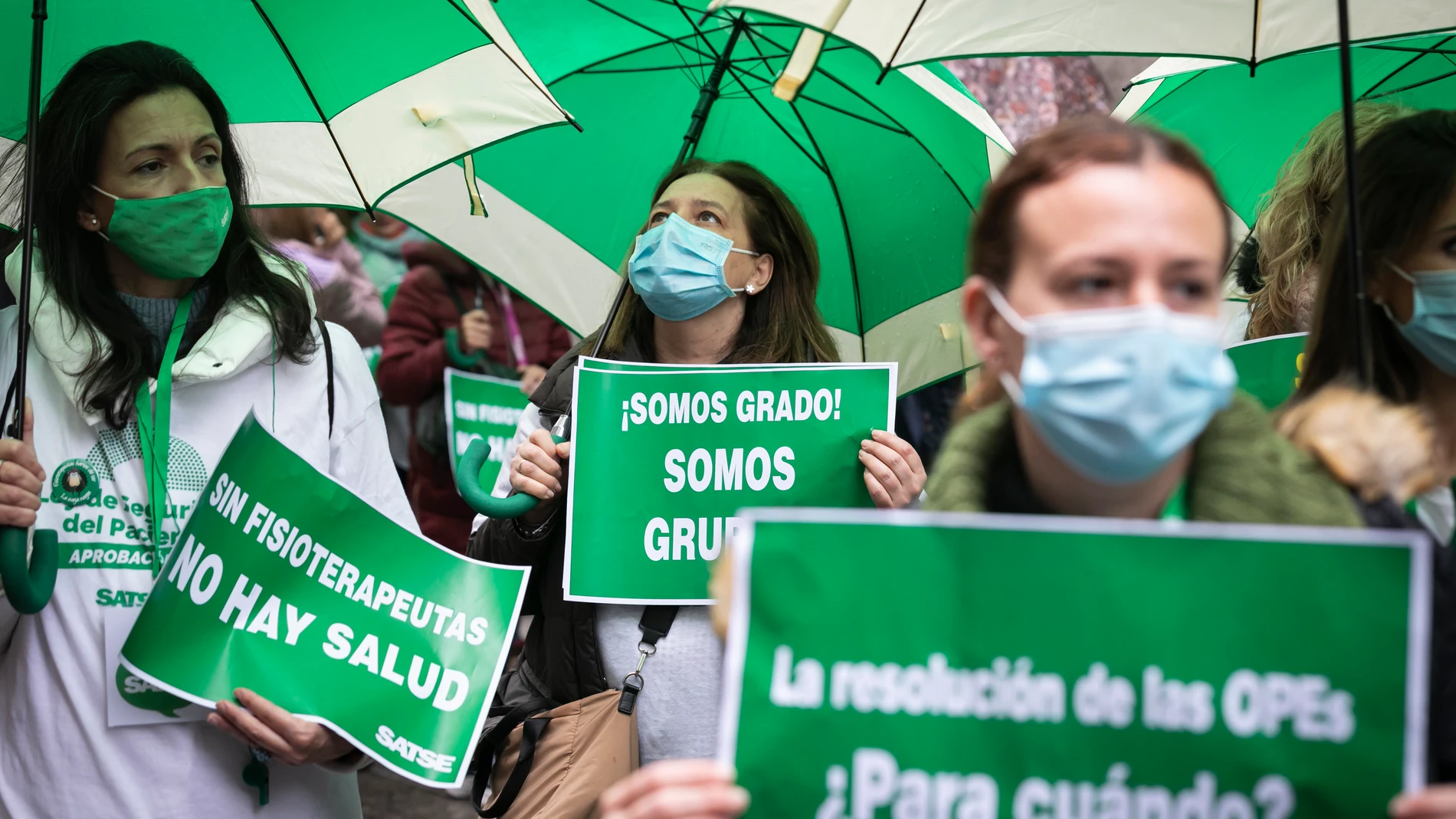 El sindicato de Enfermería Satse Madrid se concentró el martes para denunciar que no se renueve al 60% de los contratos de refuerzo Covid