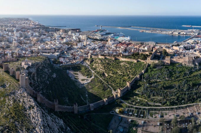 La Alcazaba de Almería es uno de los conjuntos monumentales y arqueológicos andalusíes más importantes de la península ibérica.