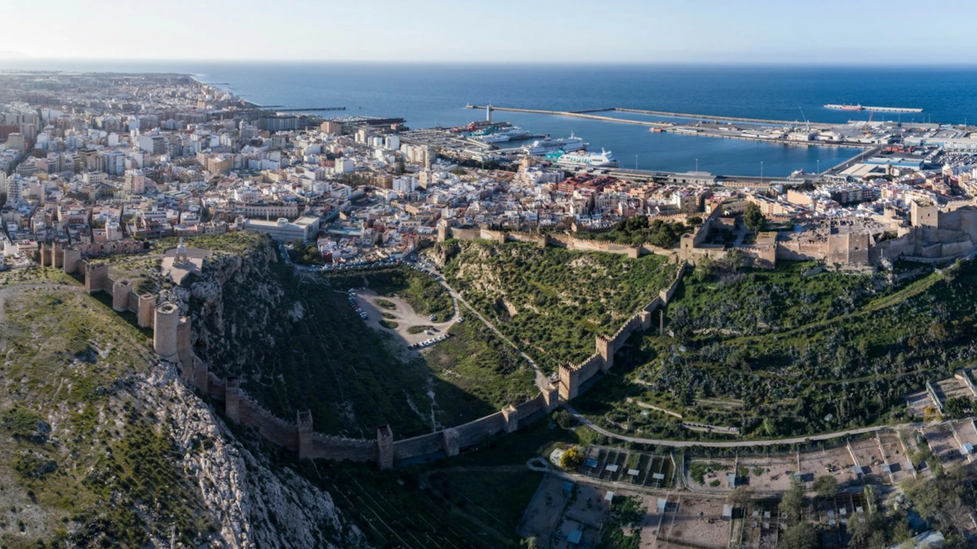 La Alcazaba de Almería es uno de los conjuntos monumentales y arqueológicos andalusíes más importantes de la península ibérica.