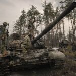 Soldados ucranianos a las afueras de Kiev