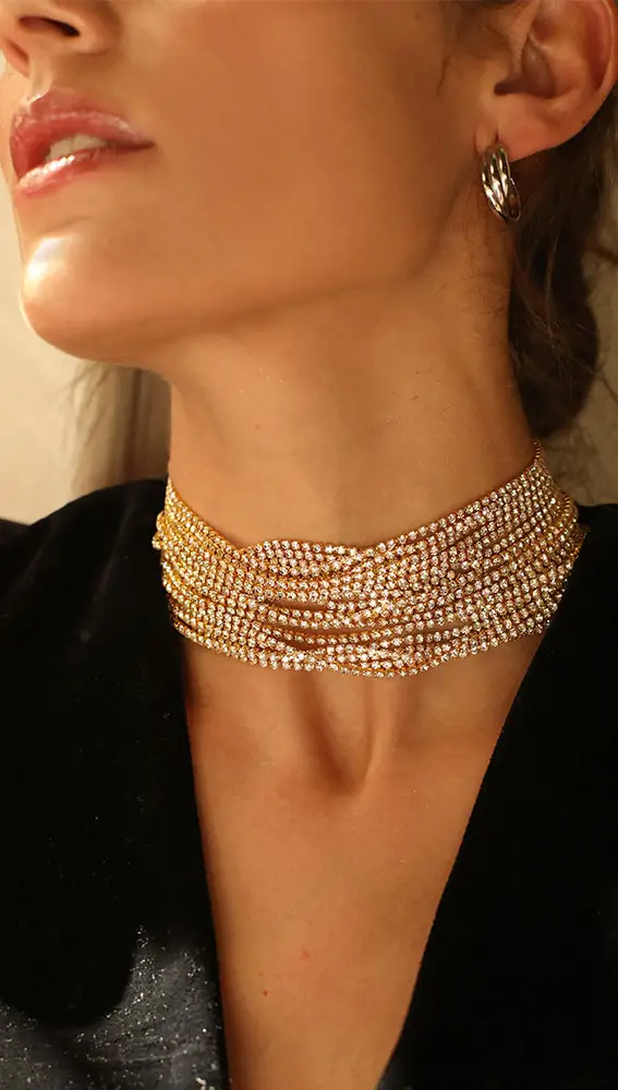 Gargantilla- choker de cristales blancos montados, de Herenzia