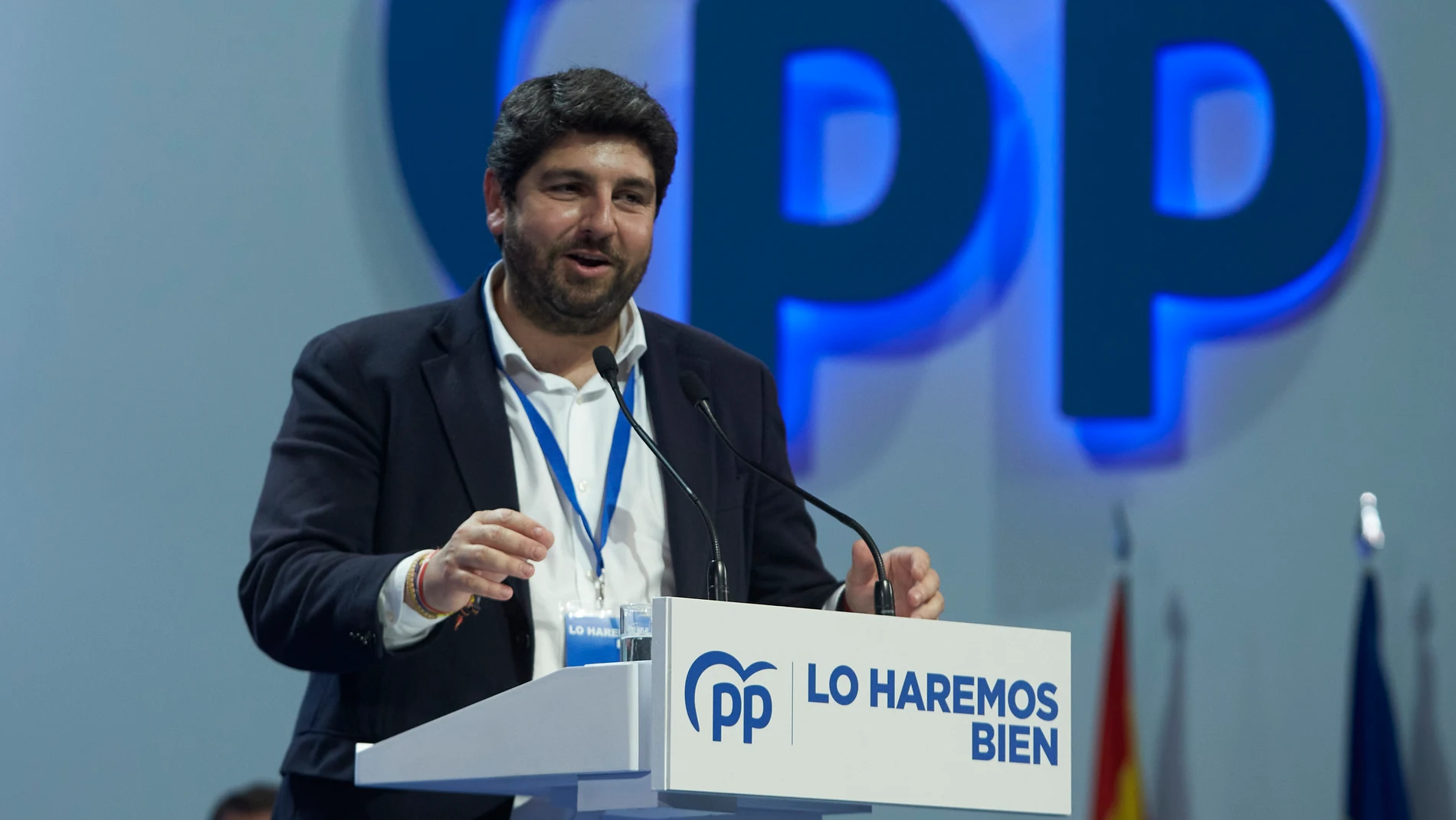 El presidente de Murcia, Fernando López Miras, en el Palacio de Congresos y Exposiciones de Sevilla (FIBES) para participar en el XX Congreso extraordinario del PP