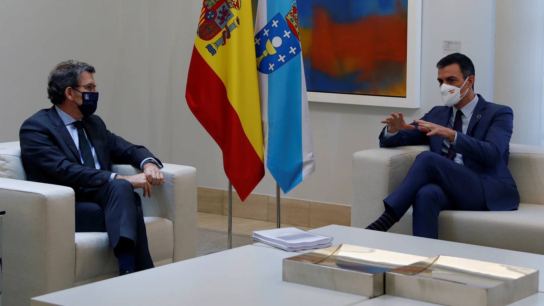 Pedro Sánchez y Alberto Núñez Feijóo en Moncloa en 2021