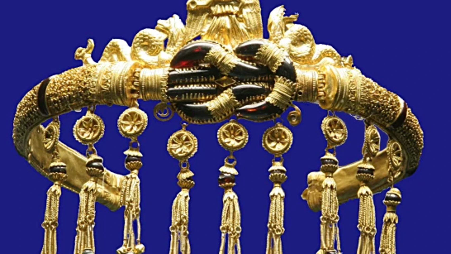 Antigua Tiara Griega realizada en oro y rubíes.