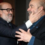Javier Cámara y Antonio Resines durante la entrega de los Premios Fotogramas 2021 que se celebra en el Teatro Eslava, a 4 de abril de 2022, en Madrid (España).
