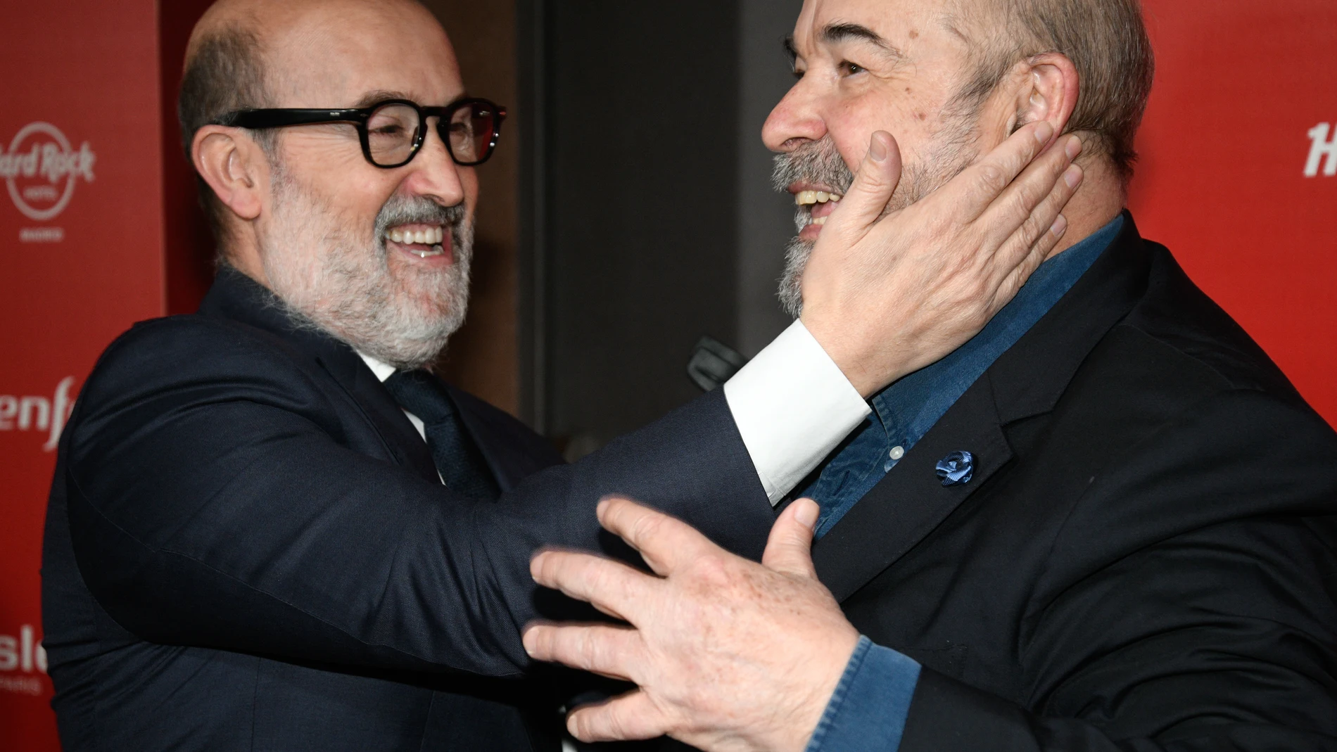 Javier Cámara y Antonio Resines durante la entrega de los Premios Fotogramas 2021 que se celebra en el Teatro Eslava, a 4 de abril de 2022, en Madrid (España).