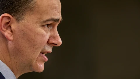 El portavoz del Grupo Socialista en el Congreso de los Diputados, Héctor Gómez, en una rueda de prensa posterior a una Junta de Portavoces