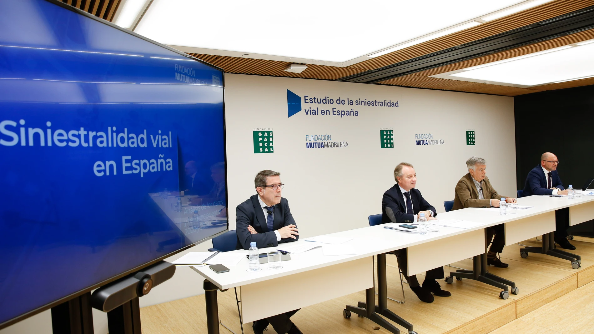 De izquierda a derecha: Fernando Sánchez, autor del estudio de la Universidad de Murcia; Lorenzo Cooklin, director general de Fundación Mutua Madrileña; Juan del Llano, director de la Fundación Gaspar Casal; y José María Abellán, autor del estudio de la Universidad de Murcia.