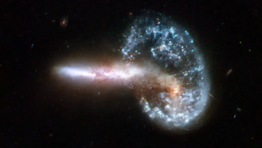 Dos galaxias en colisión en una imagen tomada el 10 de octubre de 1995 por el Hubble.