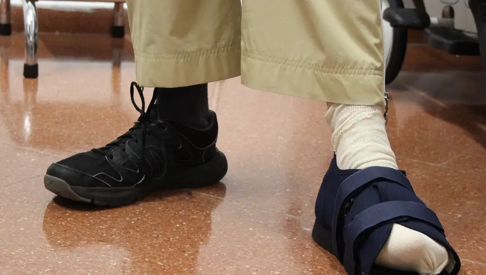 El nuevo protocolo establece el uso del zapato de suela rígida durante tres semanas y no seis como hasta ahora era lo convencional