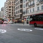 Calle Xàtiva de Valencia con las señales de limitación de la velocidad a 30 kilómetros por hora