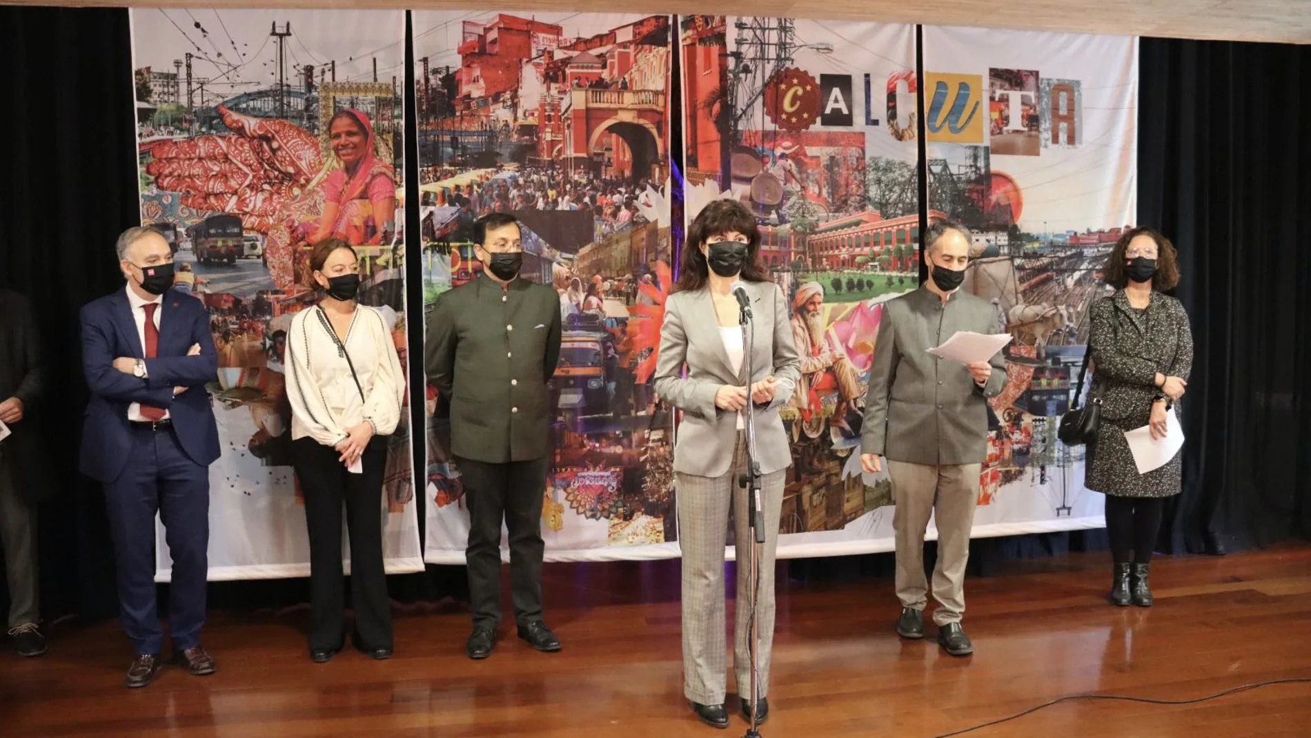 La concejala Ana Redondo inaugura la exposición en la Casa de la India