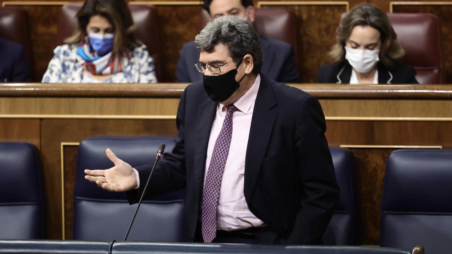 El ministro de Inclusión, Seguridad Social y Migraciones, José Luis Escrivá, interviene en una sesión plenaria, en el Congreso de los Diputados