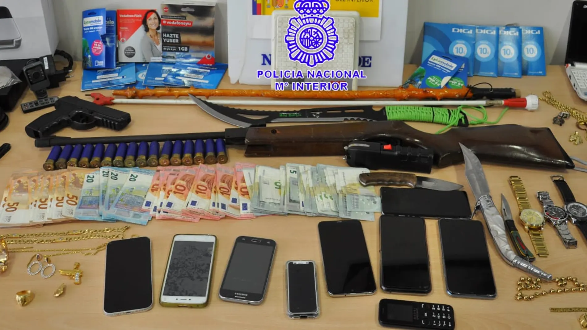 Imagen de los objetos incautados a esta banda criminal que operaba en Medina del Campo (Valladolid)