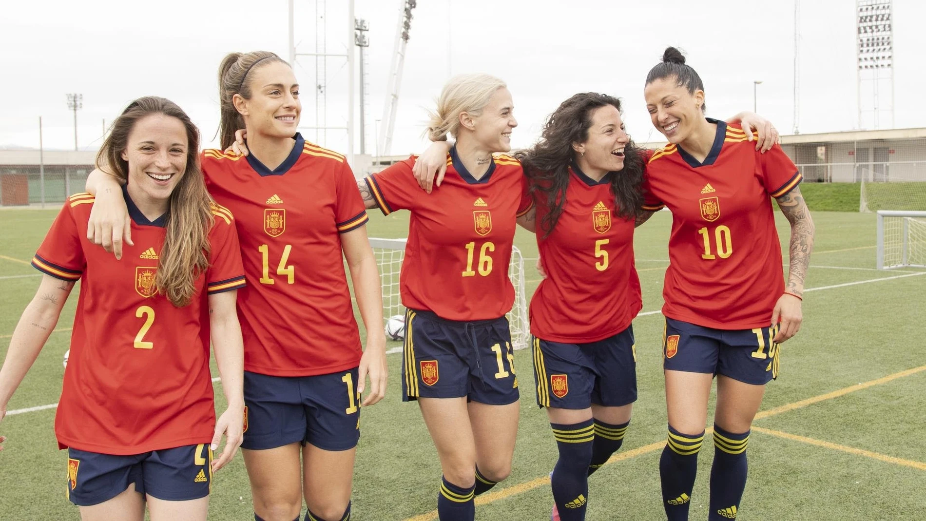 lanza la nueva equipación de la selección española femenina para la Eurocopa