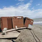 Chiringuito en la playa de Vera (Almería) tras el temporal costero