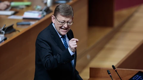El presidente de la Generalitat, Ximo Puig interviene en la sesión de control en Les Corts