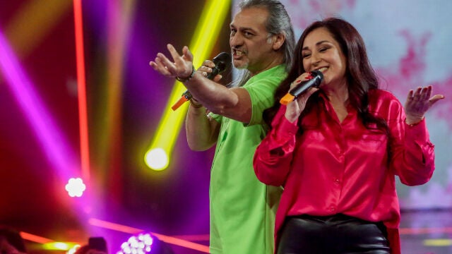 El grupo musical Camela en el especial solidario ‘Unidos por la paz: Ucrania en el corazón’, a 6 de abril de 2022, en Madrid (España). La 1 y RTVE Play emiten en directo el especial solidario ‘Unidos por la paz: Ucrania en el corazón’. La programación consta de diferentes actuaciones musicales y la recaudación se destinará al pueblo ucraniano a través de ACNUR, Cruz Roja y CEAR. 06 ABRIL 2022;CONCIERTO;MADRID;UCRANIA;CONCIERTO SOLIDARIO Ricardo Rubio / Europa Press 06/04/2022