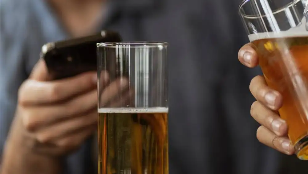 Exceso de alcohol y &quot;smartphones&quot; no combinan bien.