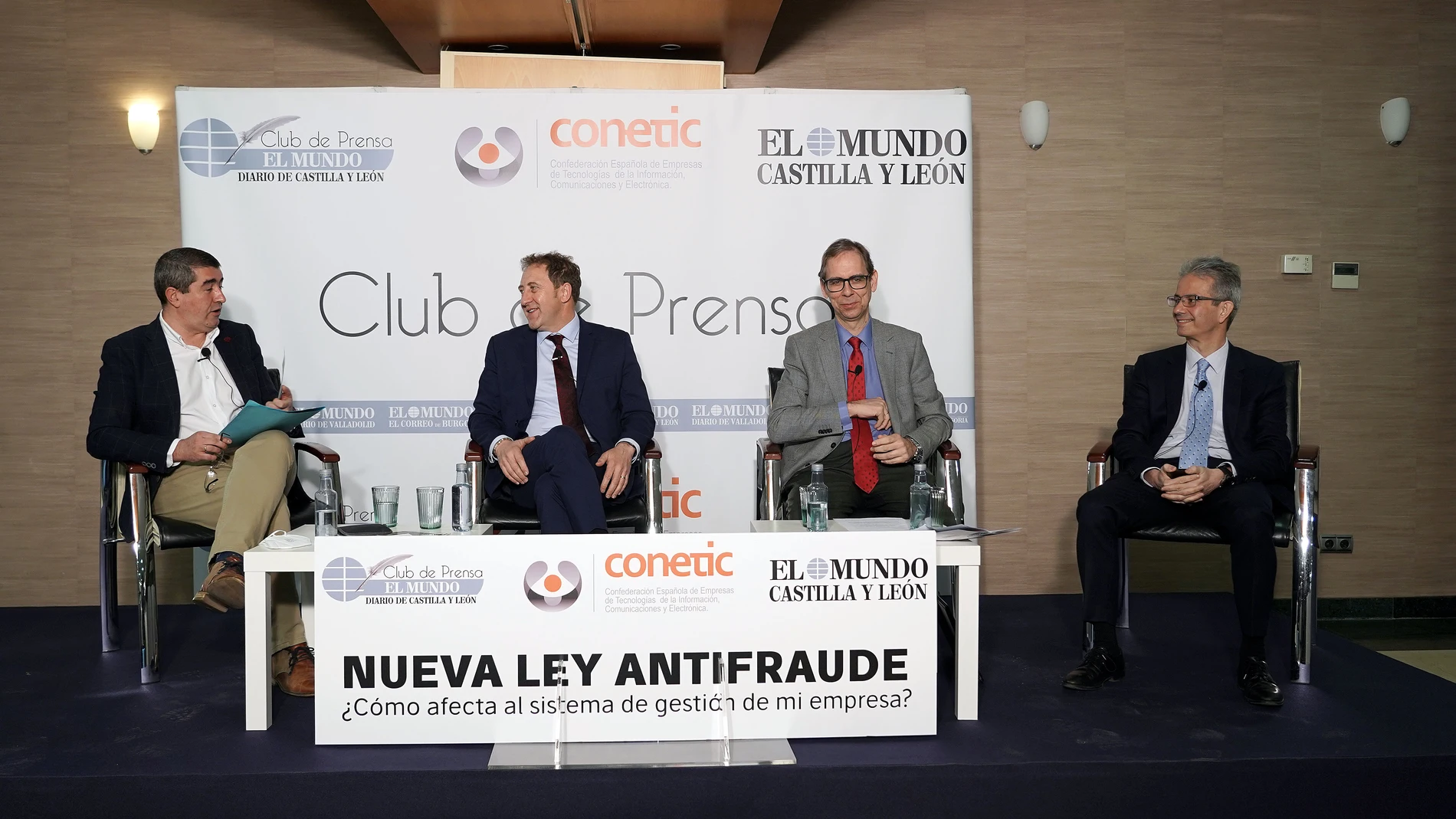 Tomás Castro Alonso; José Borja Tomé y Javier Hurtado Puerta, participan en una mesa de El Mundo dirigida por Pablo Lago