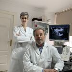 El doctor Jan Tesarik y la doctora Raquel Mendoza Tesarik recomiendan ciclos de estimulación continuada para las mujeres con baja reserva ovárica