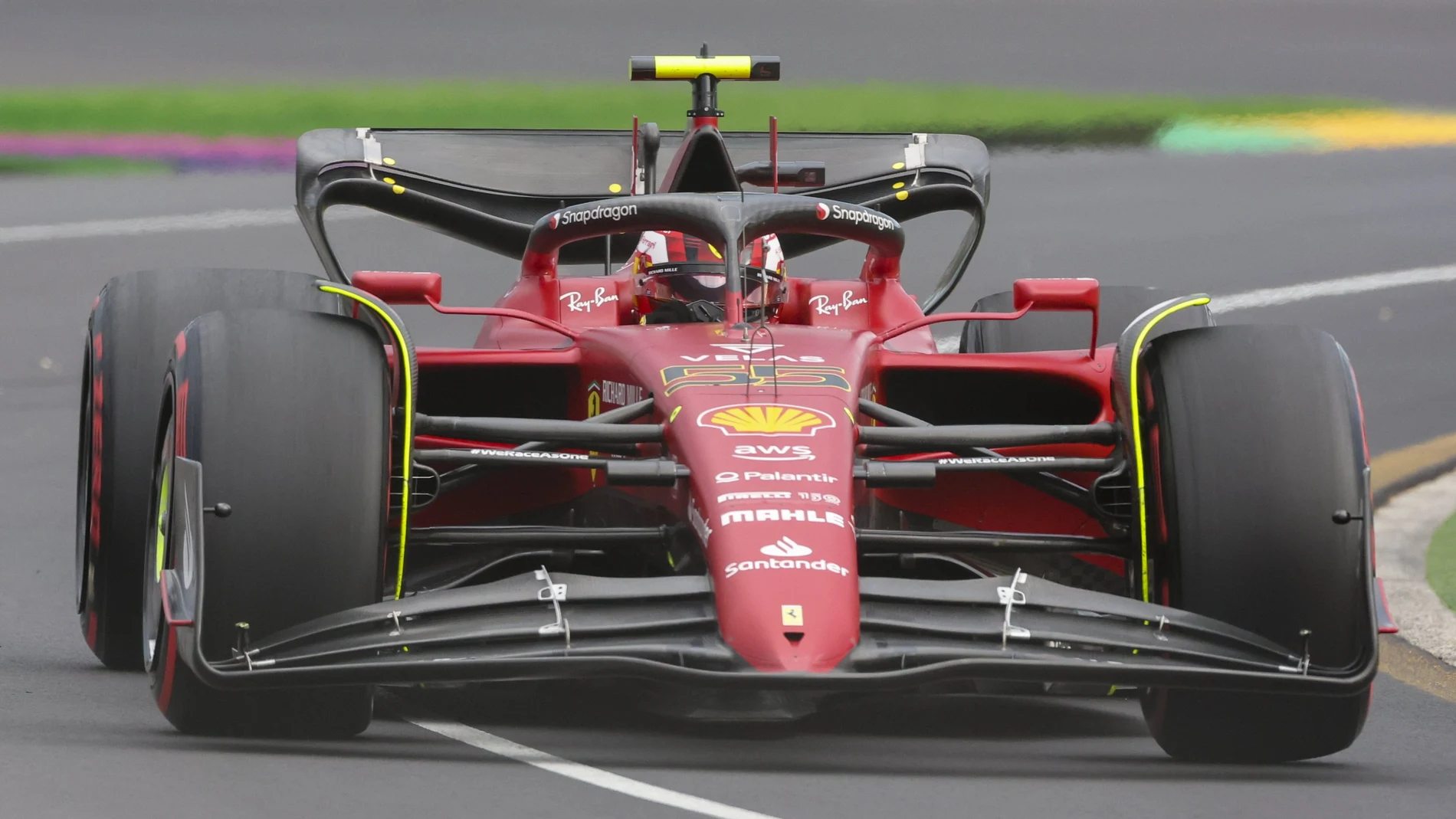 Carlos Sainz, con su Ferrari durante los entrenamientos del GP de Australia.