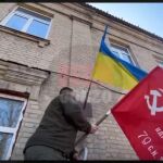 Invasores rusos izaron una banderasoviética en Rozivka, región de Zaporizhia (Telegram, hay vídeo)