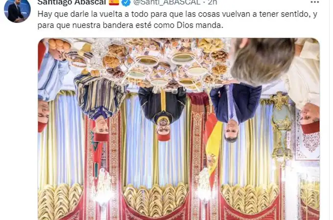 Abascal se burla de la foto de Sánchez con Mohamed VI y la bandera de España al revés