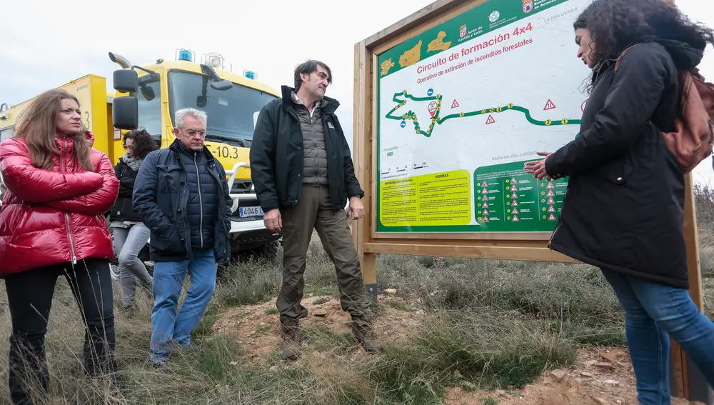 El consejero de Fomento y Medio Ambiente en funciones, Juan Carlos Suárez-Quiñones, visita el circuito de formación para vehículos 4x4 del operativo de extinción de incendios forestales de Castilla y León
