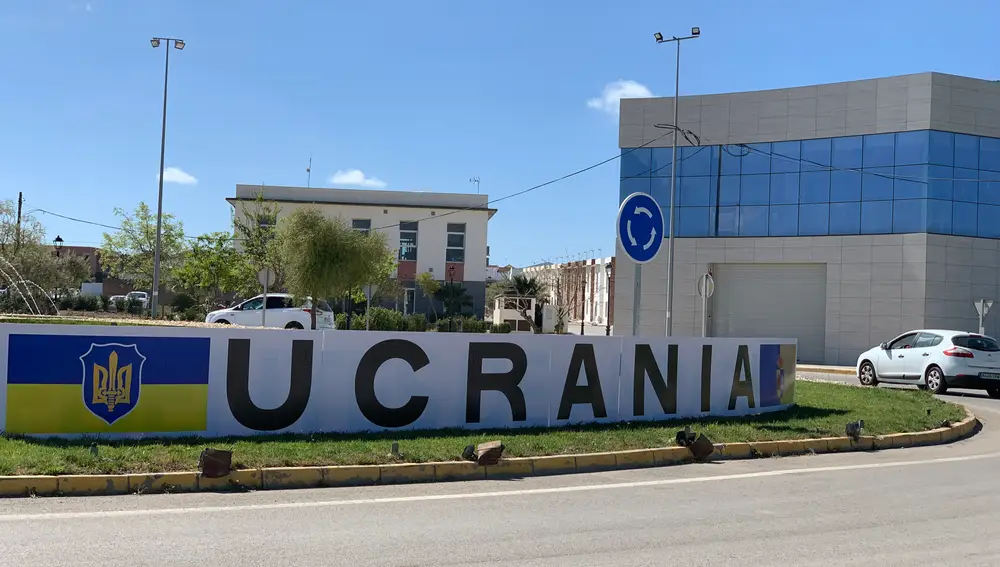 Vista de un cartel de la localidad de Fuentes de Sevilla que ha cambiado el nombre de sus calles por los de Ucrania y sus ciudades durante Semana Santa para rechazar la invasión rusa. EFE/ Fermín Cabanillas
