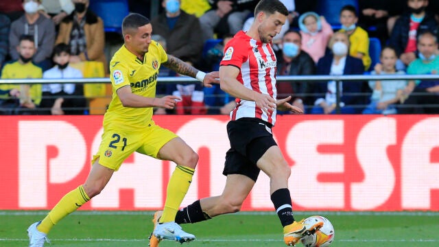 Óscar De Marcos (derecha) ha jugado 452 partidos con el Athletic.