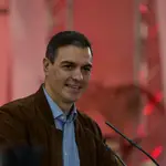 El presidente del Gobierno, Pedro Sánchez, interviene en un acto del PSOE en el Espacio Rastro de Madrid