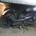 Sufre un accidente y cae a una acequia cuando circulaba en moto con su hijo de 11 años en Alboraia