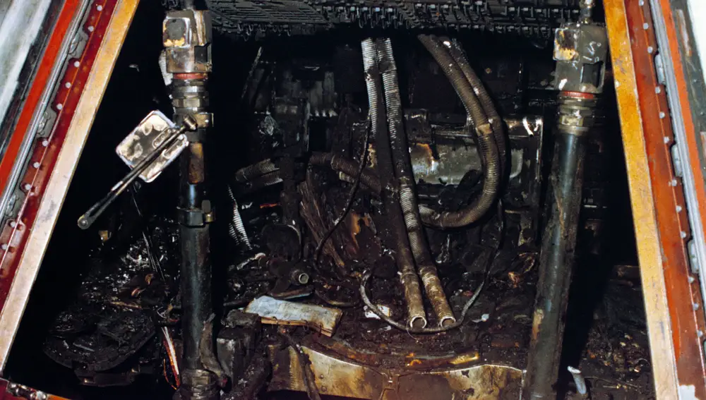 Los restos calcinados del interior de la cabina del Apolo 1.