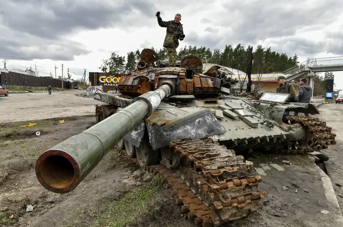¿Ha llegado el ocaso de los tanques? En Ucrania se han convertido en un blanco fácil y cientos han sido destruidos