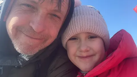 Olexiy Simonov y su hija Ladoslava