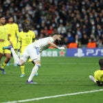 Karim Benzema cabecea el gol que dio al Real Madrid el pase a las semifinales de la Champions