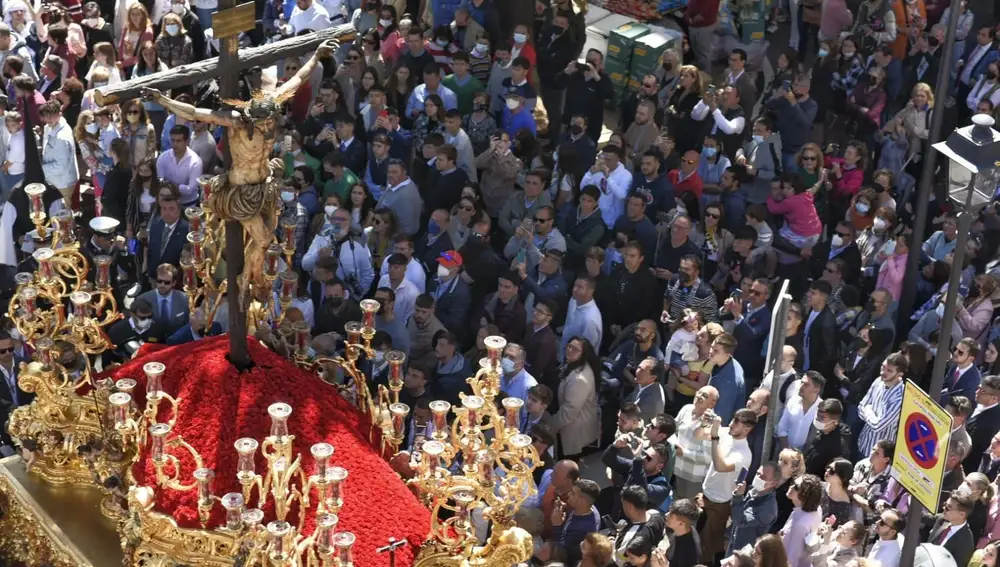 El Cristo de la Sed, tras salir de la parroquia de la Concepción de Sevilla