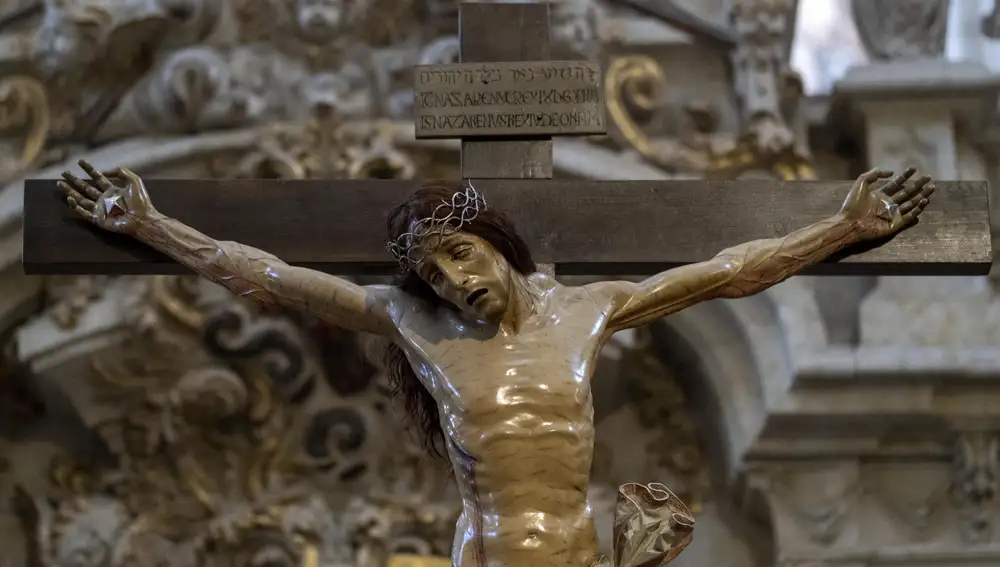 Cristo de la agonía redentora en la catedral de Salamanca