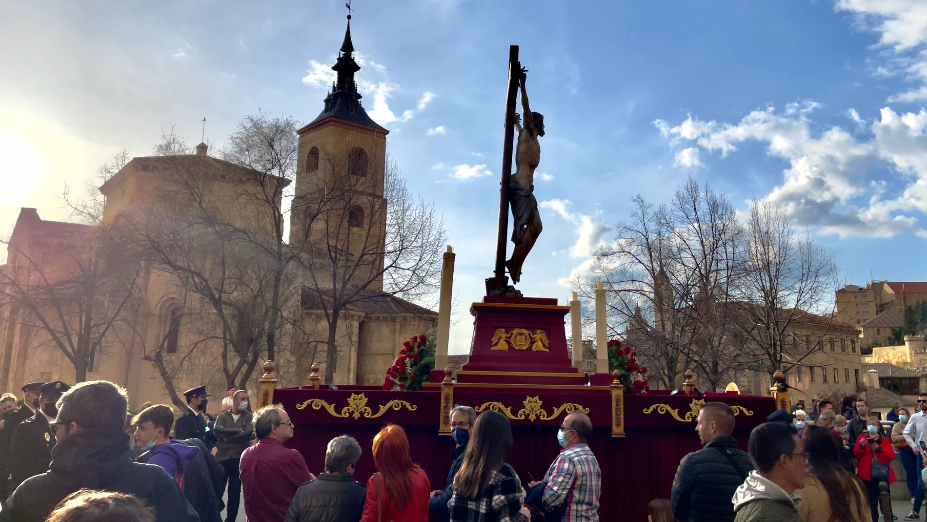 La cofradía del Santo Cristo en su último aliento y de la dolorosa al pie de la cruz de la parroquia de San Millán durante la procesión de Jueves Santo