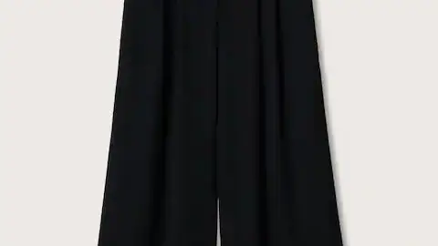 Pantalón negro estilo palazzo.