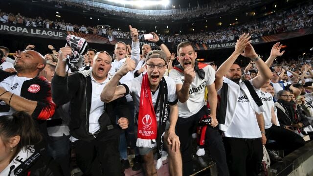 El Camp Nou contó con la presencia de unos 20.000 seguidores del Eintracht