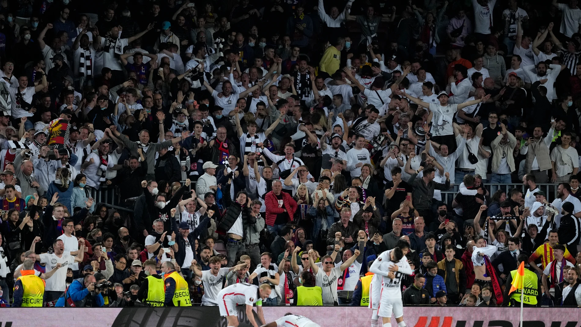 Jordi Évole ha criticado que la grada del Camp Nou estuviese llena de aficionados rivales en el Barcelona-Eintracht